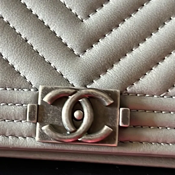 CHANEL Gray Quilted Chevron LeBoy Lambskin Long Wallet Clutch - Picture 4 of 15
